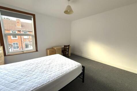 1st Floor Rear Bedroom