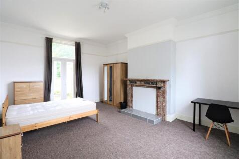 Ground floor room 1