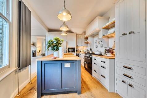 1382449-2-691b4f6...