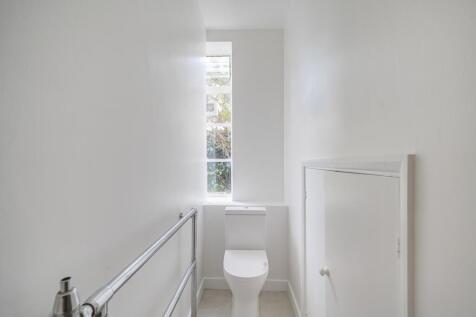 1382749-7-691b424...