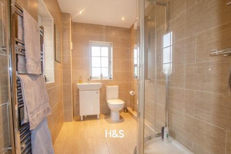 7 Boningale - Bathroom.jpg