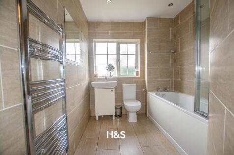 7 Boningale - En suite.jpg