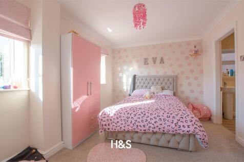 8 Pembridge New - bed2.jpg