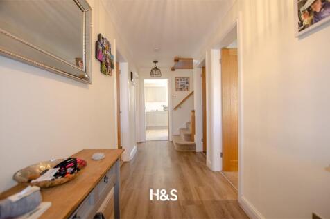 8 Pembridge New - hall.jpg