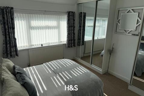 second bedroom 3.jpg