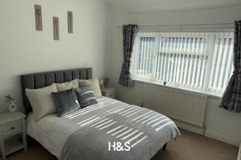 second bedroom.jpg