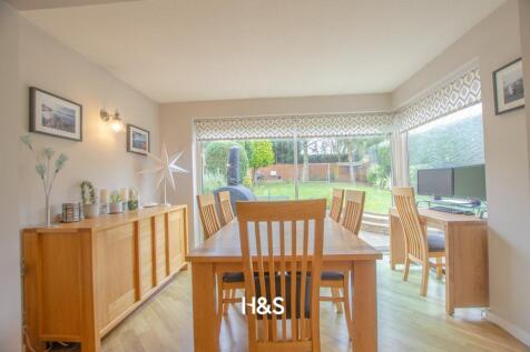 6 Starbold -  dining area.jpg