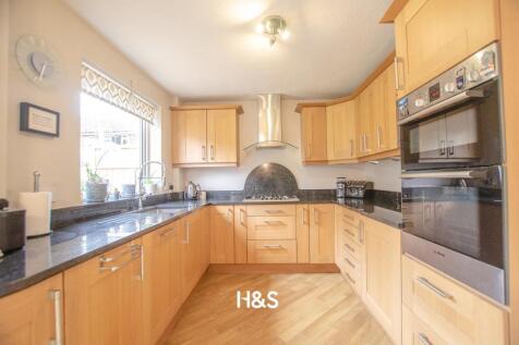6 Starbold - kitchen.jpg