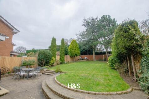 6 Starbold - rear garden 4.jpg