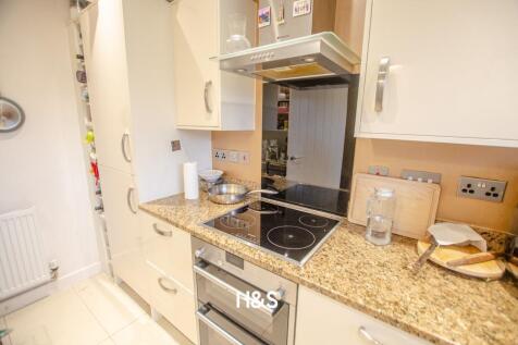 Parkgate mews - kitchen..jpg