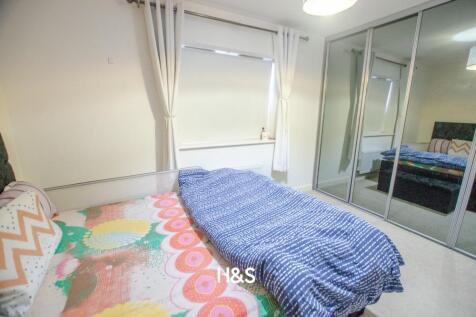 Parkgate mews - bedroom 1.jpg