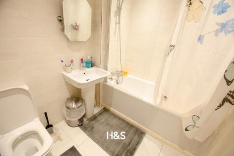 Parkgate mews - bathroom.jpg