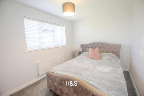 19 friary avenue - bedroom..jpg