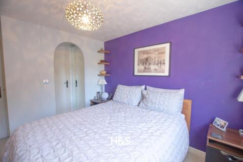7 packmores - master bedroom.jpg