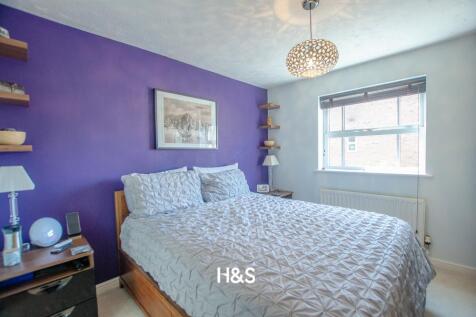 7 packmores - bedroom 1.jpg