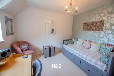 7 packmores - bedroom 2.jpg