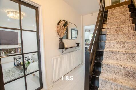 85 Scott Road - hall..jpg