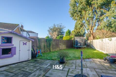 5 stanway road patio..jpg