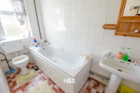 146 Daisy Farm Road - bathroom.jpg