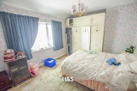 146 Daisy Farm Road - bedroom 1.jpg