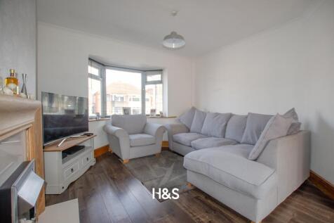 85 Berryfield - lounge.jpg