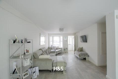 27 Witham - lounge.jpg