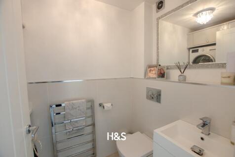 27 Witham - wc.jpg