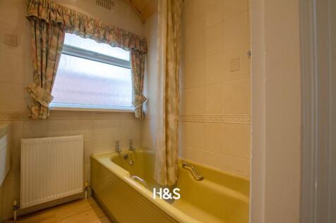 82 Kineton Green - bathroom.jpg