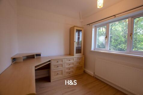 82 Kineton Green - bed 3.jpg