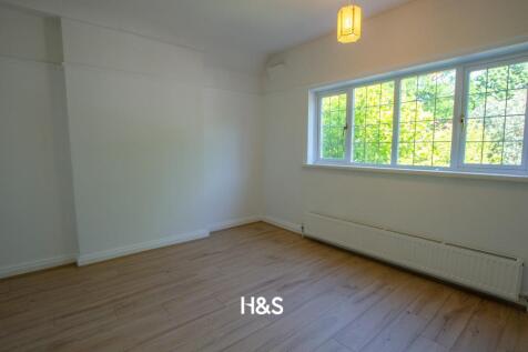 82 Kineton Green - bed1.jpg