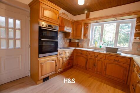 82 Kineton Green - kitchen.jpg