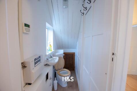 82 Kineton Green - wc.jpg