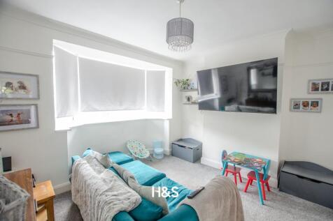 43 Rock Grove - lounge.jpg