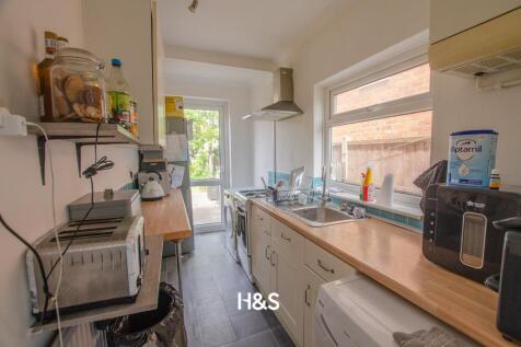 43 Rock Grove - kitchen.jpg