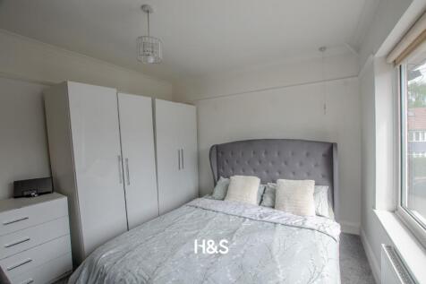 43 Rock Grove - bedroom 1..jpg
