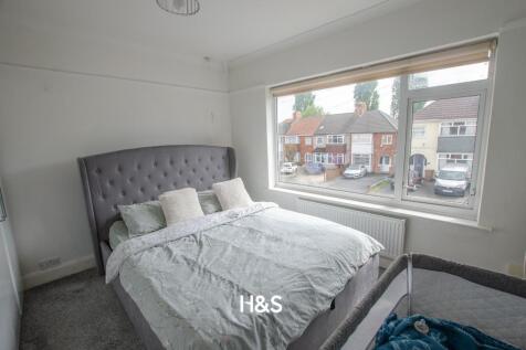 43 Rock Grove - bedroom 1.jpg