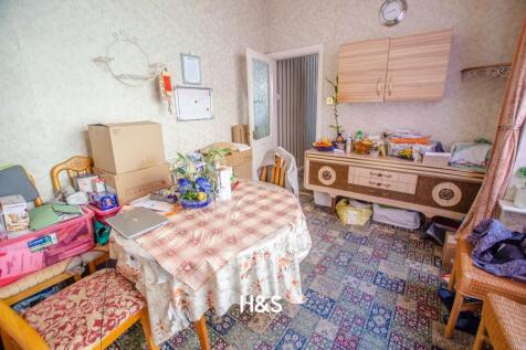 39 Esme Road - reception rear.jpg