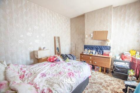 39 Esme Road - bedroom 2.jpg
