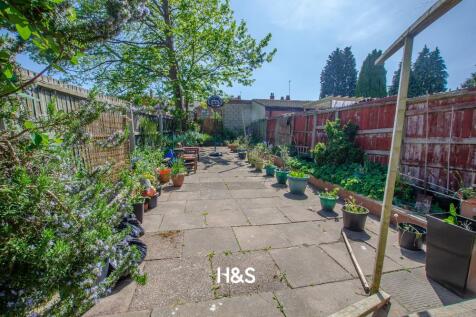 39 Esme Road - rear garden.jpg