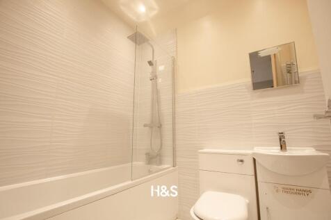 The gables - bathroom.jpg