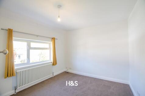 29 Hurdis Road - bedroom 1.jpg