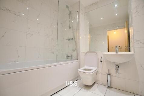 110 Axium - Bathroom.jpg