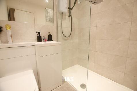 Olton Bridge - Bathroom.jpg