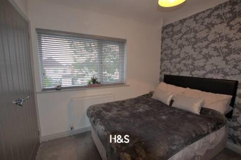 222 Lincoln Road North - Bed 2.jpg