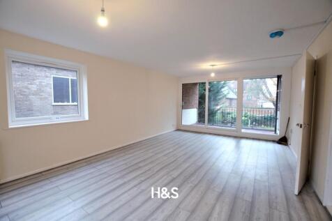 11 Rectory Gardens - Living area.jpg