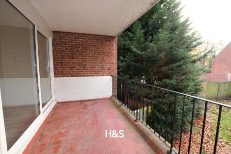 11 Rectory Gardens - Balcony.jpg
