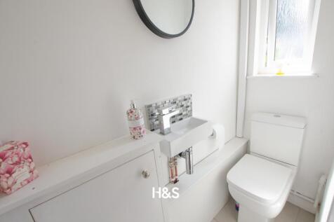 103 cropthorne road - guest wc.jpg
