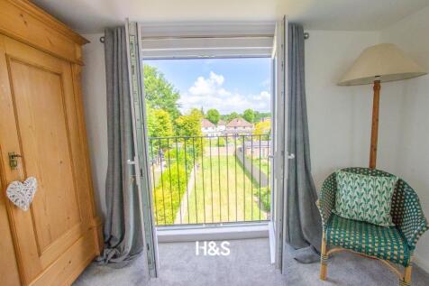 103 cropthorne road - rear garden view.jpg