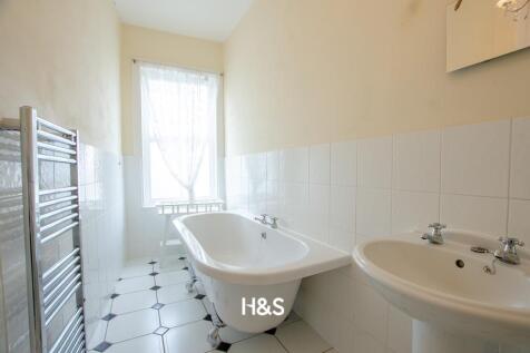 185 Mill Lane - bath2.jpg