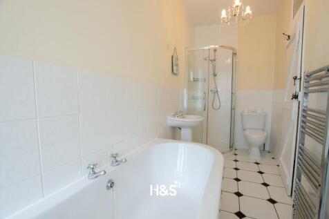 185 Mill Lane - Bathroom.jpg